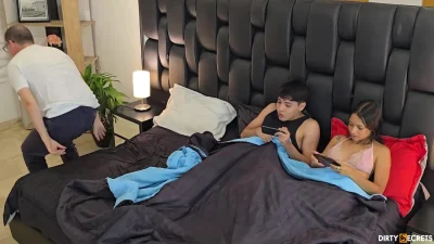 I SHARE A BED WITH MY STEPSISTER AND HER DAD, AND WE FUCK BEHIND HIS BACK IN THE SAME BED